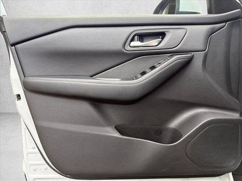 Used 2024 Nissan Rogue SV image 10