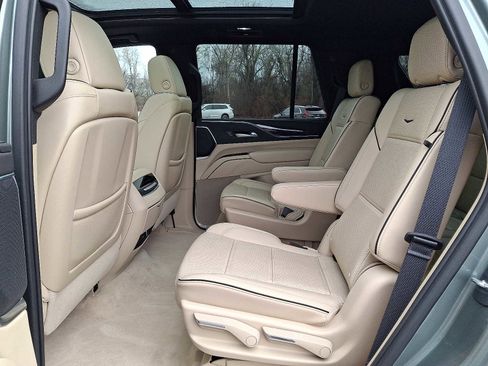 Used 2023 Cadillac Escalade Premium Luxury image 10