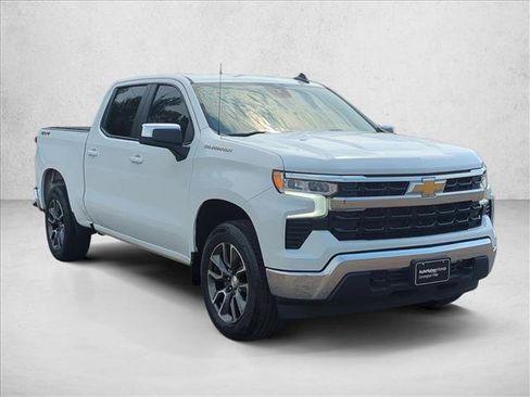 Used 2022 Chevrolet Silverado 1500 LT AWD/4WD image 3