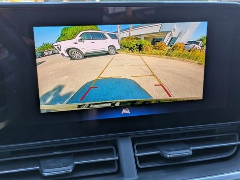 Used 2025 Chevrolet Trax LT w/ LT Convenience Package FWD image 17