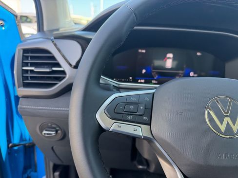 New 2026 Volkswagen Taos SE FWD image 17