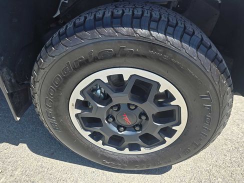 Used 2024 Toyota Tacoma TRD Off-Road w/ TRD Off Road Upgrade Package AWD/4WD image 9