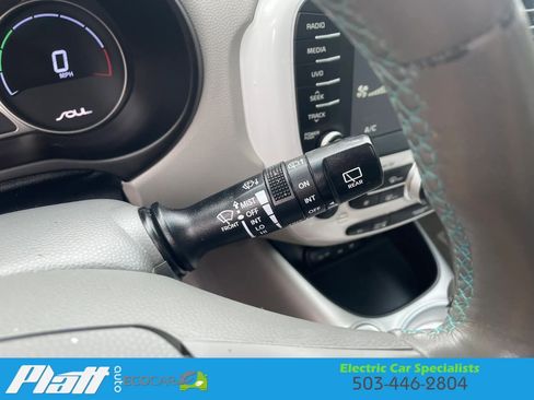 Used 2017 Kia Soul EV + w/ Sun & Fun Package image 31