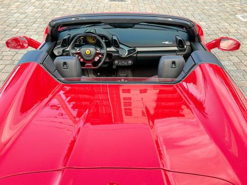 Used 2015 Ferrari 458 Spider RWD image 19