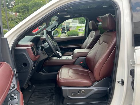 Used 2024 Ford Expedition Limited AWD/4WD image 21