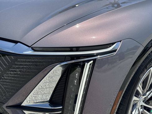Used 2026 Cadillac Lyriq Luxury AWD/4WD image 9
