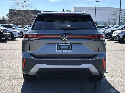 New 2026 Volkswagen Tiguan SE FWD image 4