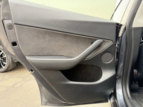 Used 2022 Tesla Model Y Performance image 13