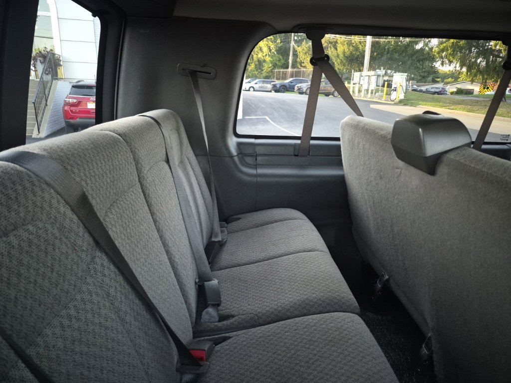 Used 2024 Chevrolet Express 3500 LT w/ LT Preferred Equipment Group RWD image 4