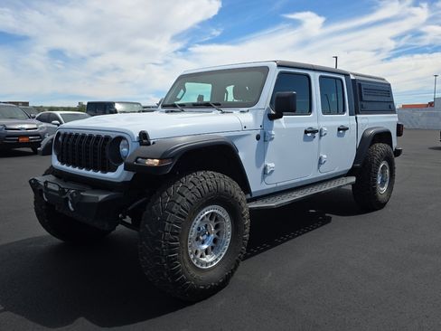 Used 2024 Jeep Gladiator Sport AWD/4WD image 3