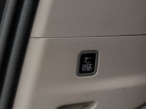 Used 2024 Jeep Wagoneer L Series II image 19