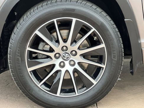 Certified 2017 Toyota Highlander SE image 35