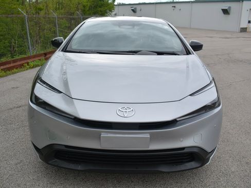 Used 2023 Toyota Prius LE AWD/4WD image 2
