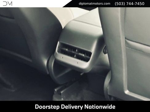 Used 2023 Tesla Model Y Long Range AWD/4WD image 22
