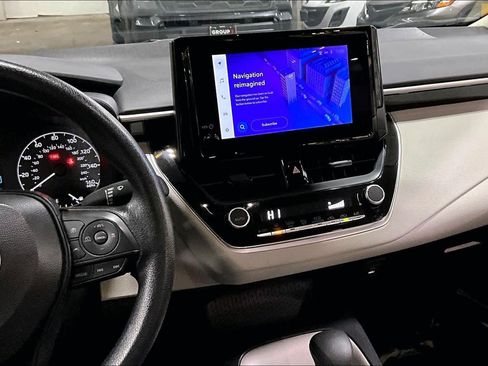 Used 2025 Toyota Corolla LE w/ Convenience Package image 8