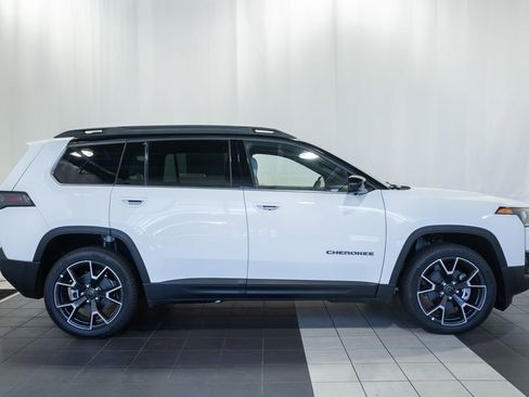 New 2026 Jeep Cherokee Overland w/ Trailer Tow Group AWD/4WD image 3