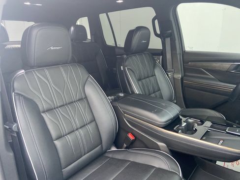 Certified 2025 Buick Enclave Avenir w/ Super Cruise Package image 7