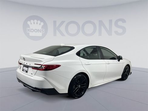 Used 2025 Toyota Camry SE image 7