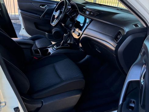 Used 2017 Nissan Rogue SV image 13