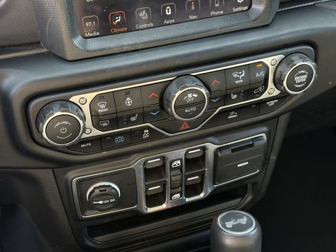 Used 2023 Jeep Wrangler Sahara w/ Cold Weather Group image 19