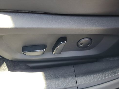 New 2025 Mitsubishi Outlander SE image 7