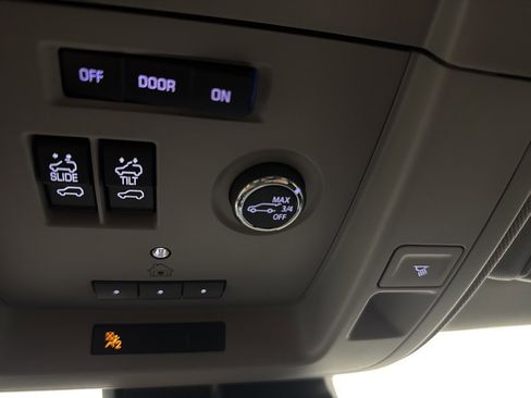 Used 2020 GMC Yukon XL SLT image 50