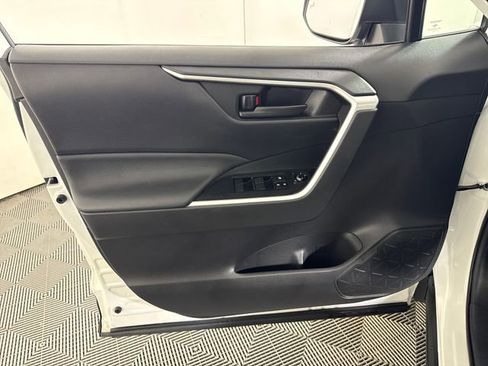 Used 2021 Toyota RAV4 LE AWD/4WD image 28