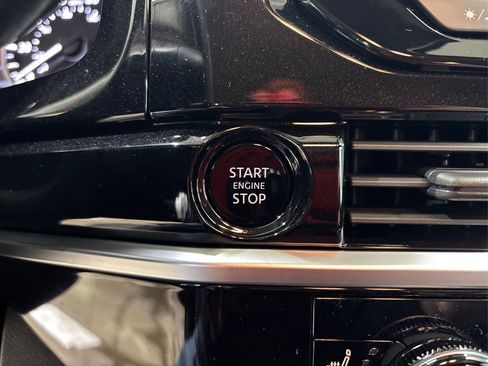 New 2025 Nissan Pathfinder SV image 32