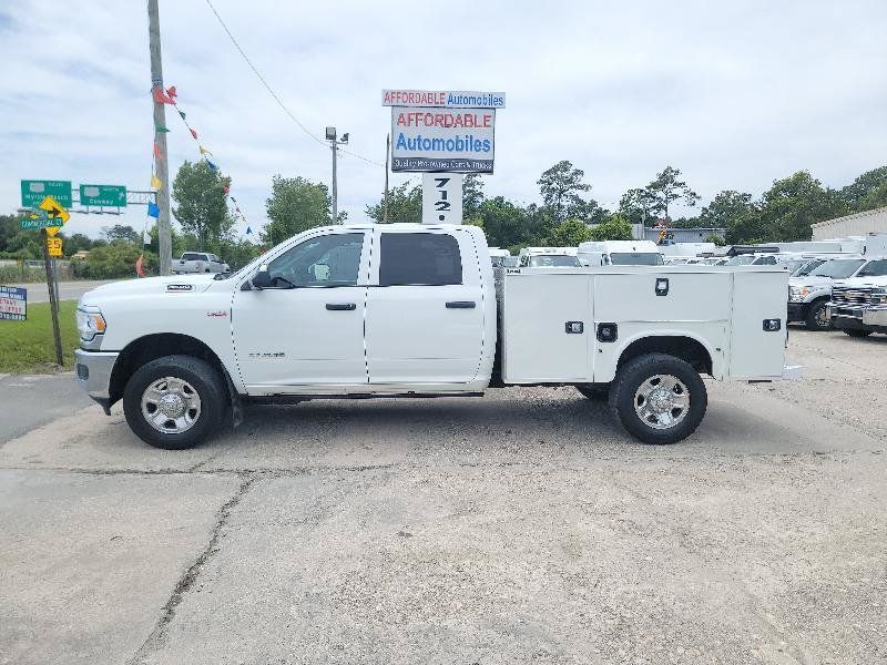 Used 2022 RAM 3500 Tradesman w/ Chrome Appearance Group AWD/4WD image 4