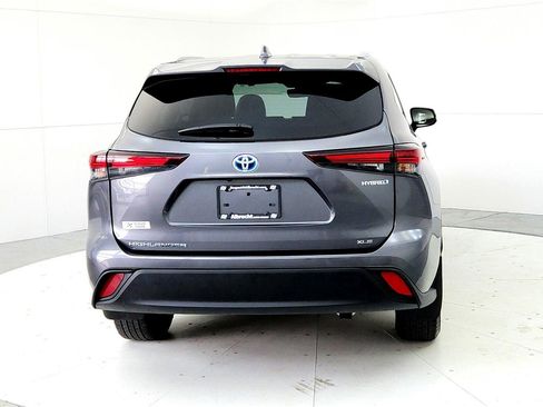 Used 2024 Toyota Highlander XLE image 5