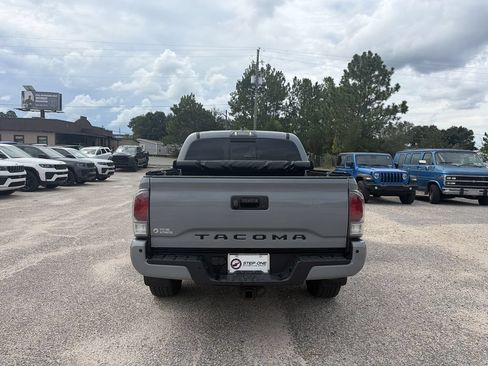Used 2020 Toyota Tacoma TRD Sport w/ TRD Premium Sport Package AWD/4WD image 5
