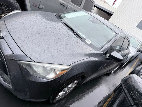 Used 2017 Toyota Yaris iA image 14