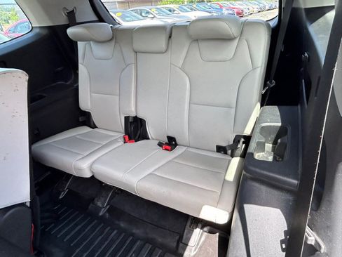 Used 2020 Kia Telluride S w/ S 8 Passenger Seating Package AWD/4WD image 14