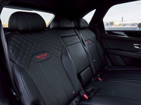 Used 2022 Bentley Bentayga image 40