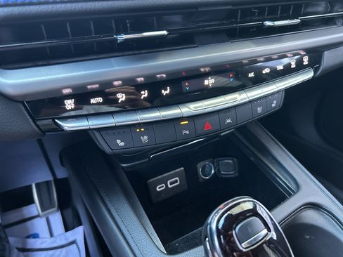 Certified 2024 Cadillac XT4 Sport AWD/4WD image 17
