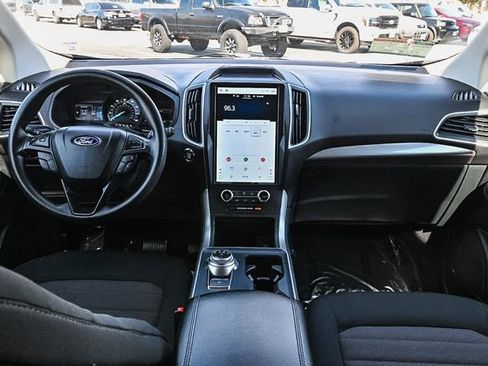 Used 2024 Ford Edge SE w/ Black Appearance Package image 13