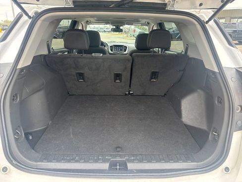 Used 2023 GMC Terrain SLE w/ Driver Convenience Package image 6