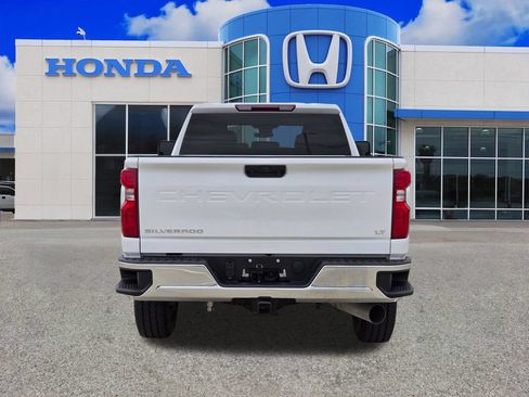 Used 2025 Chevrolet Silverado 2500 LT w/ Convenience Package AWD/4WD image 4