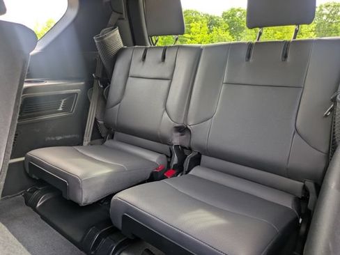 Used 2023 Lexus GX 460 Premium w/ Premium Package AWD/4WD image 18