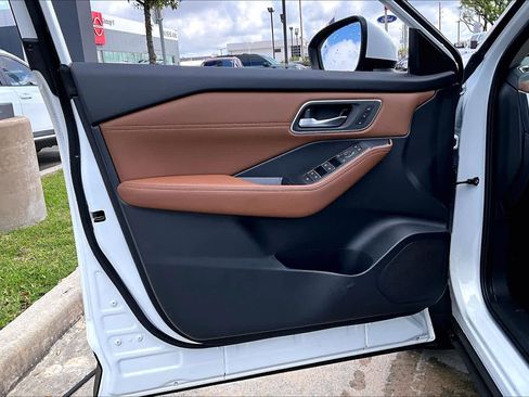 New 2026 Nissan Rogue Platinum w/ Platinum Premium Package image 16