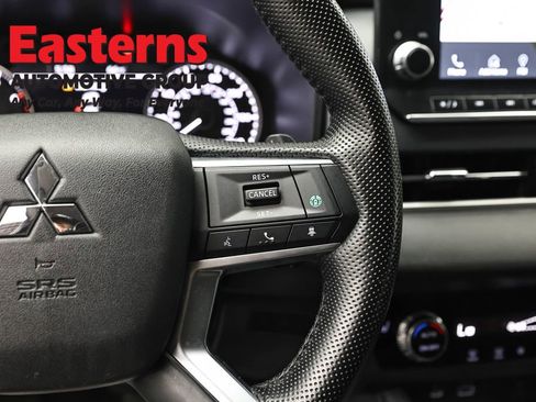 Used 2024 Mitsubishi Outlander SE AWD/4WD image 16