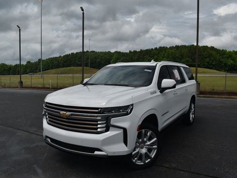 Used 2021 Chevrolet Suburban High Country w/ Premium Package AWD/4WD image 6