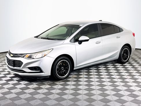 Used 2017 Chevrolet Cruze LS image 4