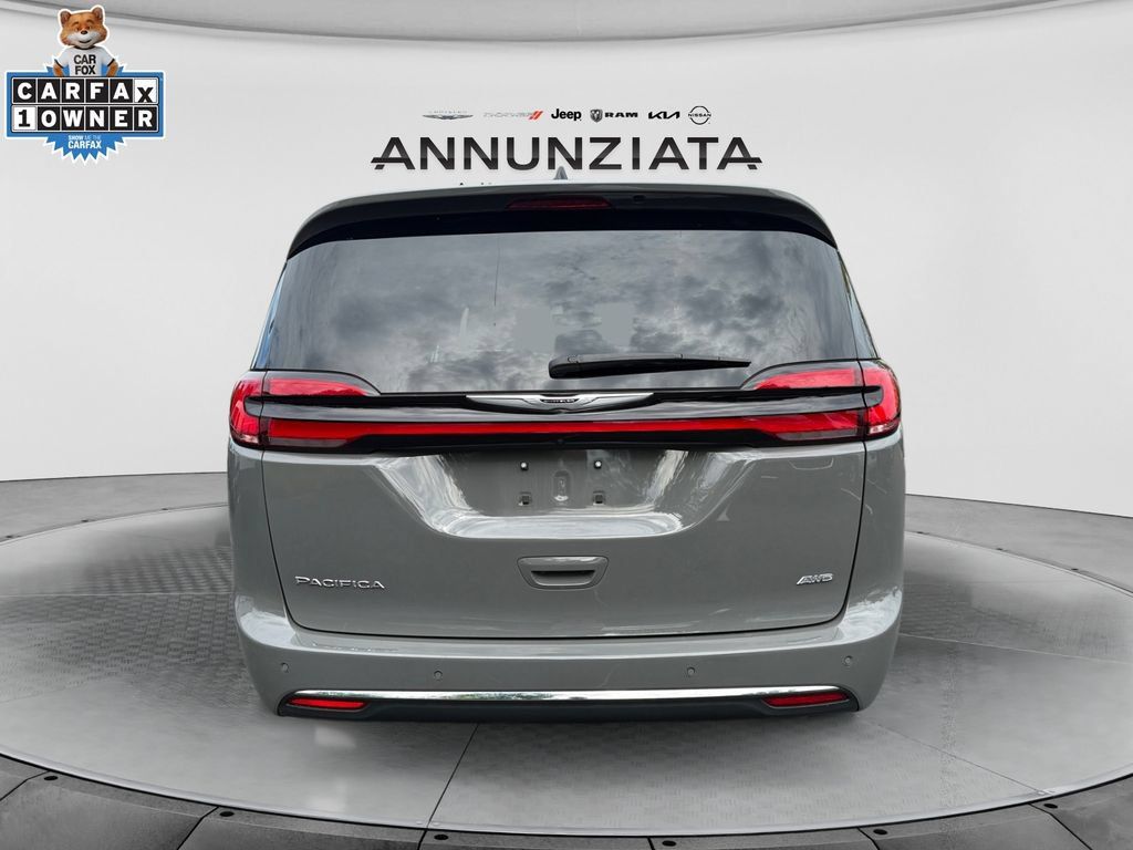 Used 2025 Chrysler Pacifica Select AWD/4WD image 4