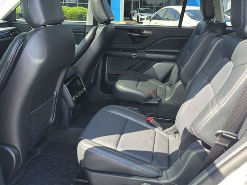 Used 2026 Lincoln Aviator AWD image 11