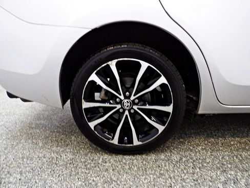 Used 2018 Toyota Corolla SE FWD image 25