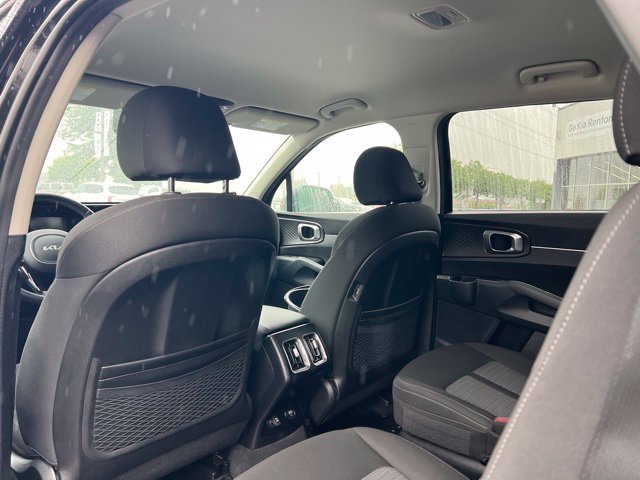Used 2023 Kia Sorento AWD image 9