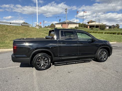 Used 2021 Honda Ridgeline Sport image 9