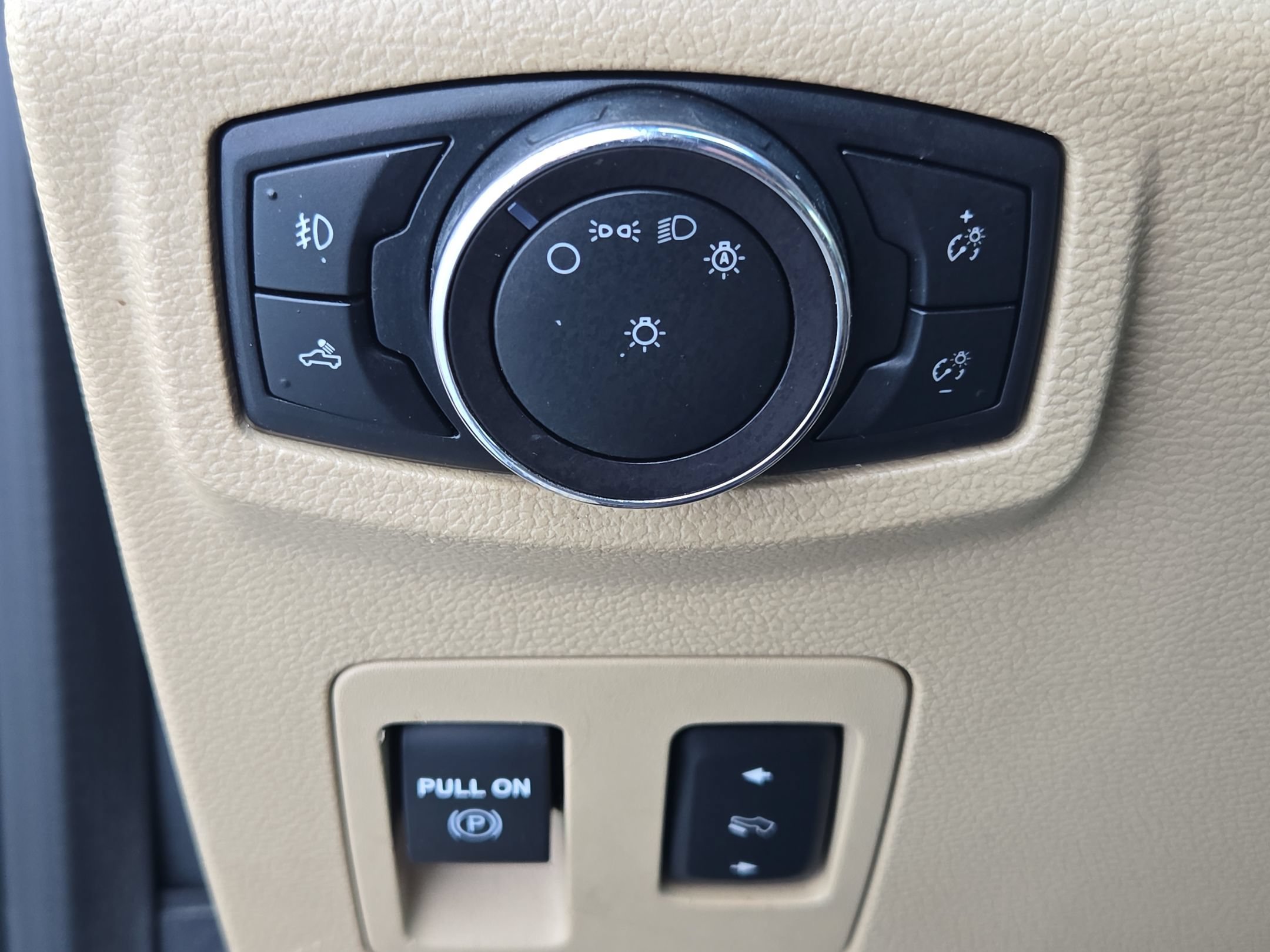 Used 2019 Ford F150 Lariat w/ Equipment Group 502A Luxury AWD/4WD image 37