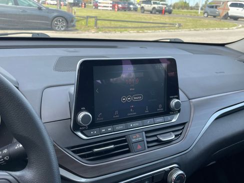 Used 2024 Nissan Altima 2.5 SV image 20